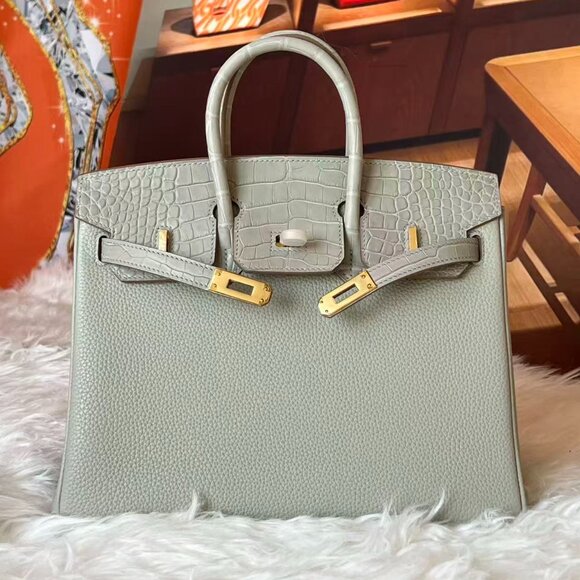 Classic Hermes Bag: A Stylish and Versatile Choice for Elegance - Picture 1 of 7
